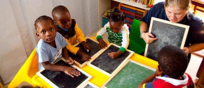 Bērnu attīstība: kā iemācīt bērnam lasīt pēc 4 gadiem